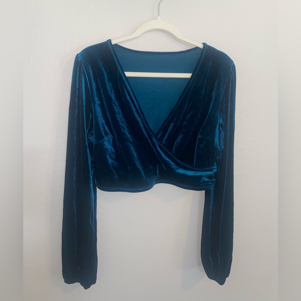 SHEIN Curve Velvet Crop Top